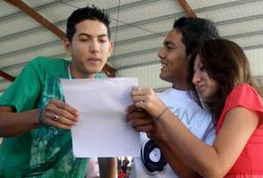 http://www.ambergristoday.com/sites/default/files/imagecache/page_full/image/teen_talk_gossiping.jpg