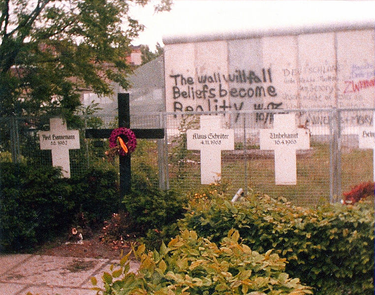 File:Berlin-Memorial to the Victims of the Wall-1982.jpg